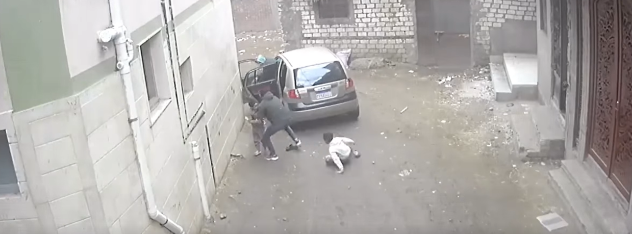 خطف الملثم للطفل