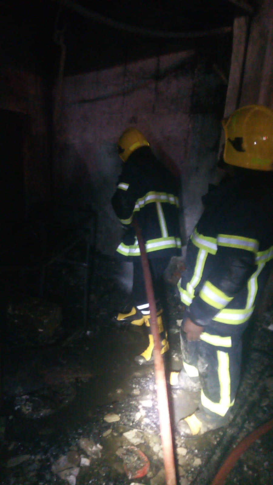 السيطرة على حريق محل قطع غيار دراجات فى المرج (3)