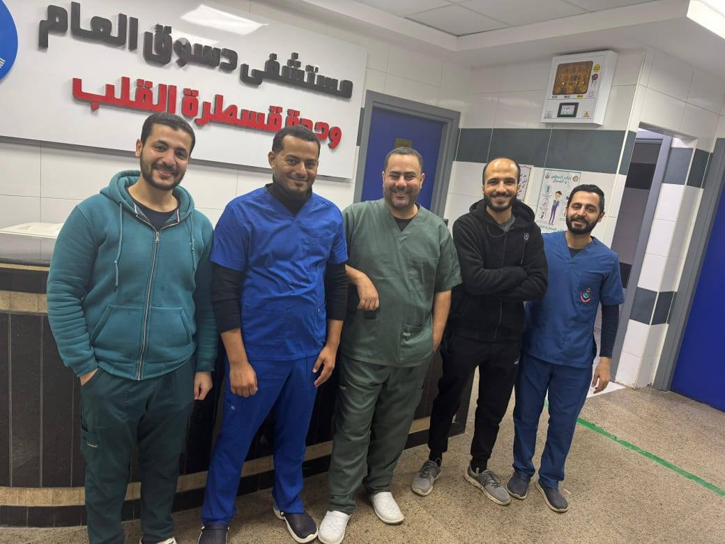 الفريق الطبي المجري العملية الفريق الطبي المجري العملية