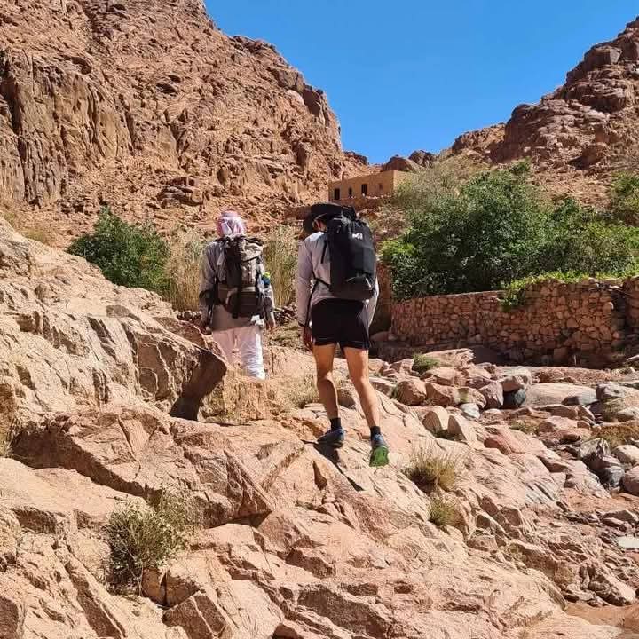 لسائحين بجبل كاترين لسائحين بجبل كاترين