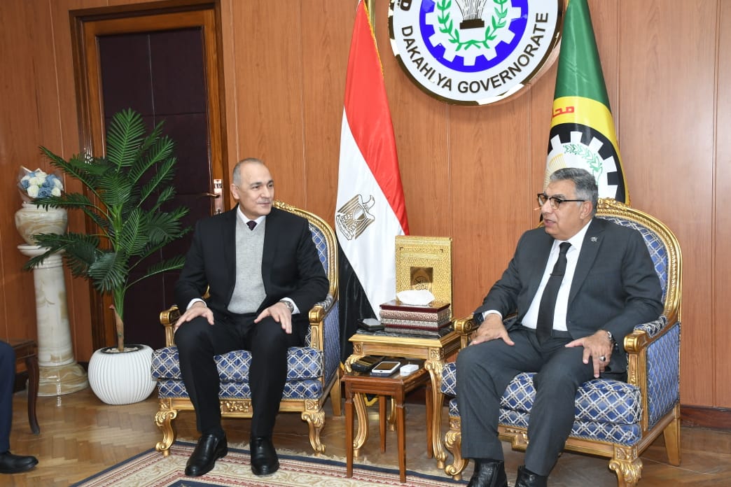 محافظ الدقهلية يستقبل مستشار وزير التربية والتعليم (3)