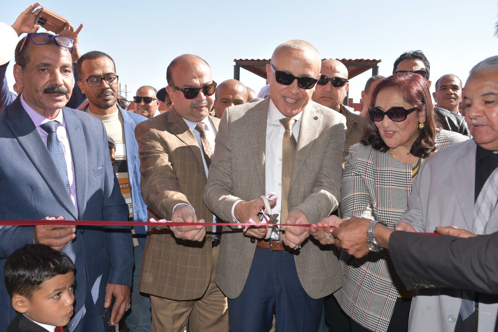 افتتاح عدد من المدارس والمنشآت التعليمية بالزينية ضمن احتفالات العيد القومي