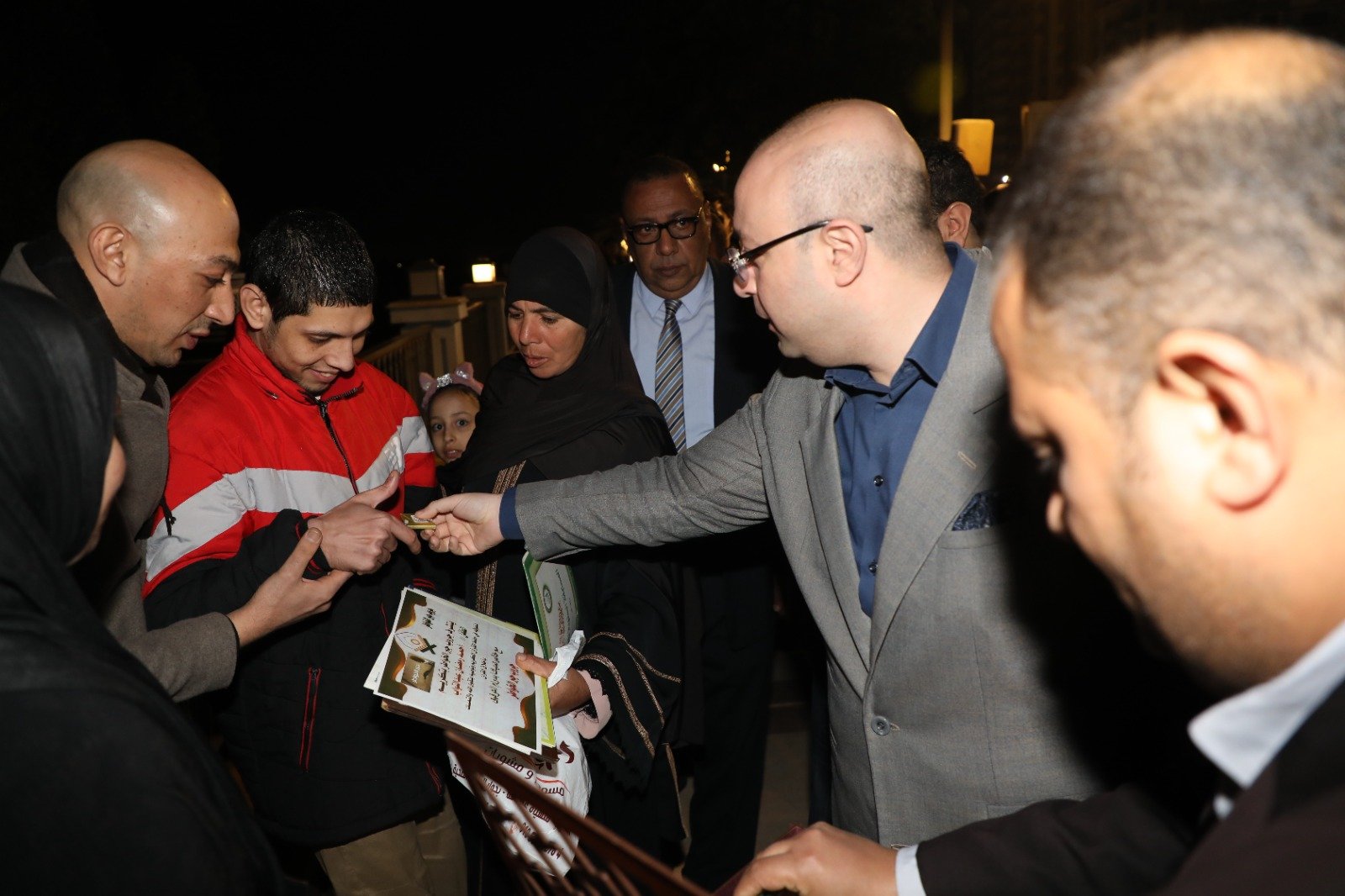 توزيع الحلوى