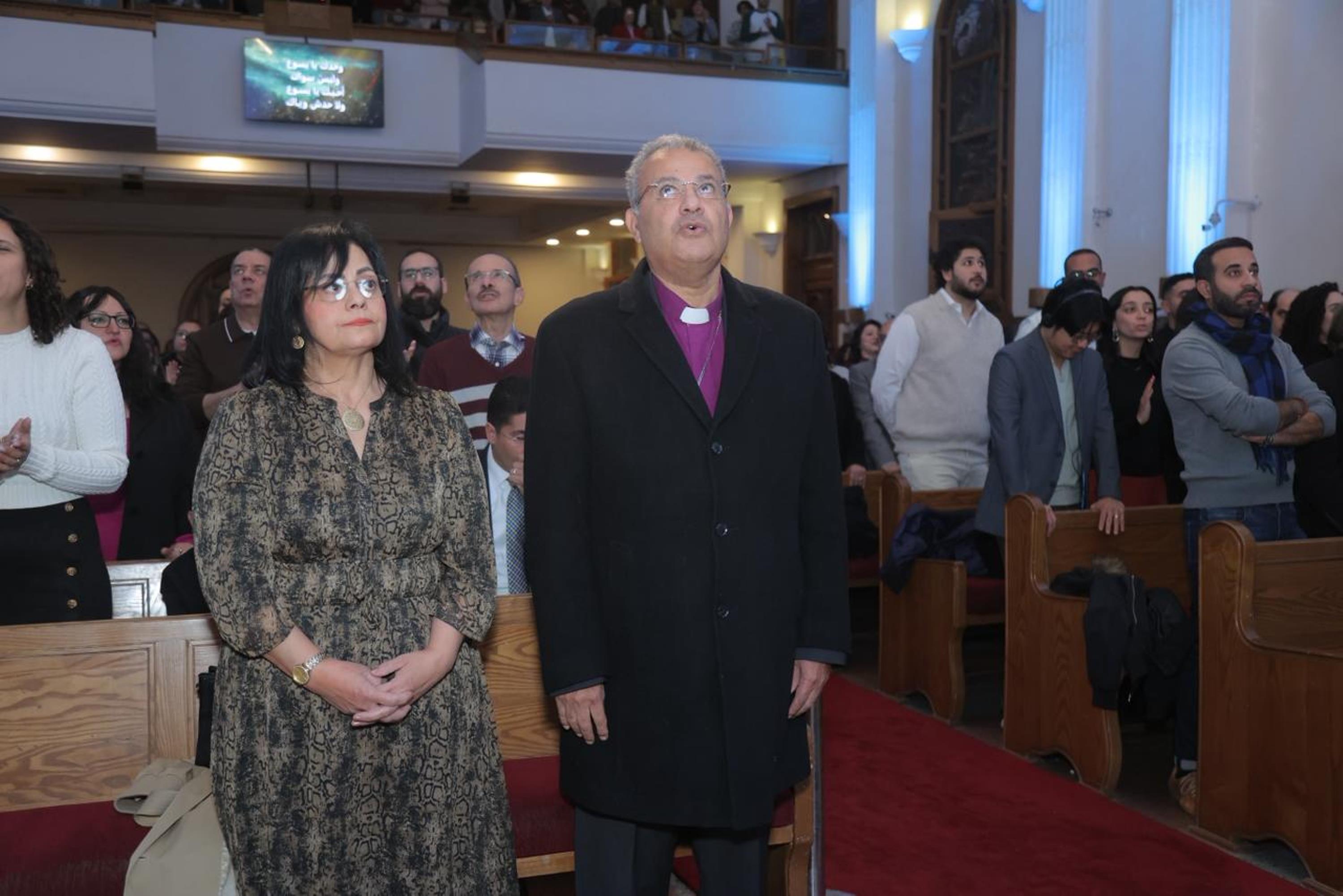 الدكتور القس أندريه زكى رئيس الطائفة الإنجيلية وزوجته