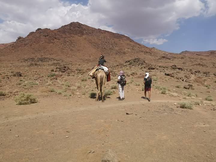 الدليل البدوى وسط جبل سانت كاترين الدليل البدوى وسط جبل سانت كاترين