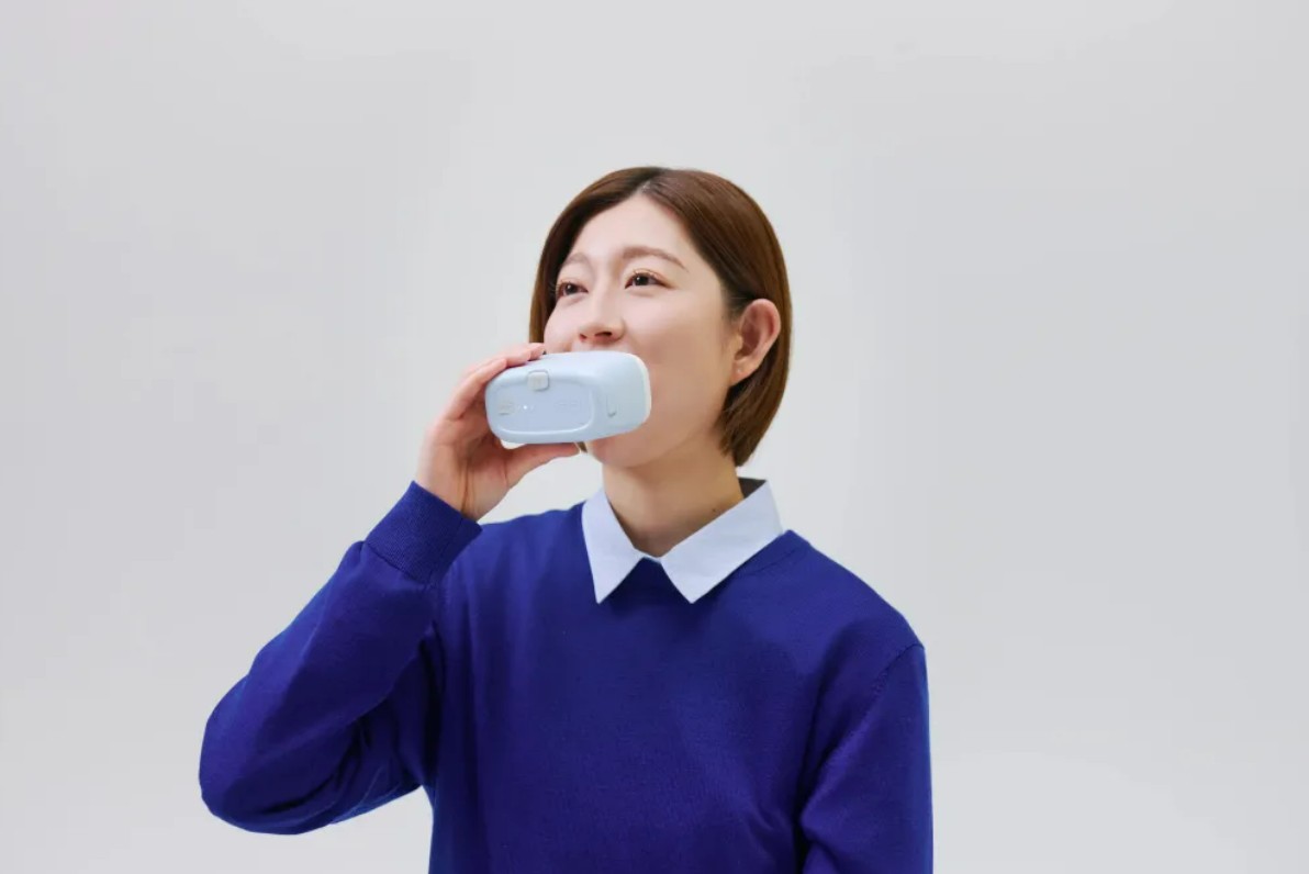 أول روبوت لتنظيف الأسنان