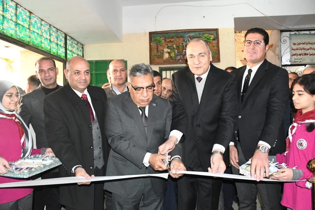 محافظ الدقهلية يستقبل مستشار وزير التربية والتعليم (2)