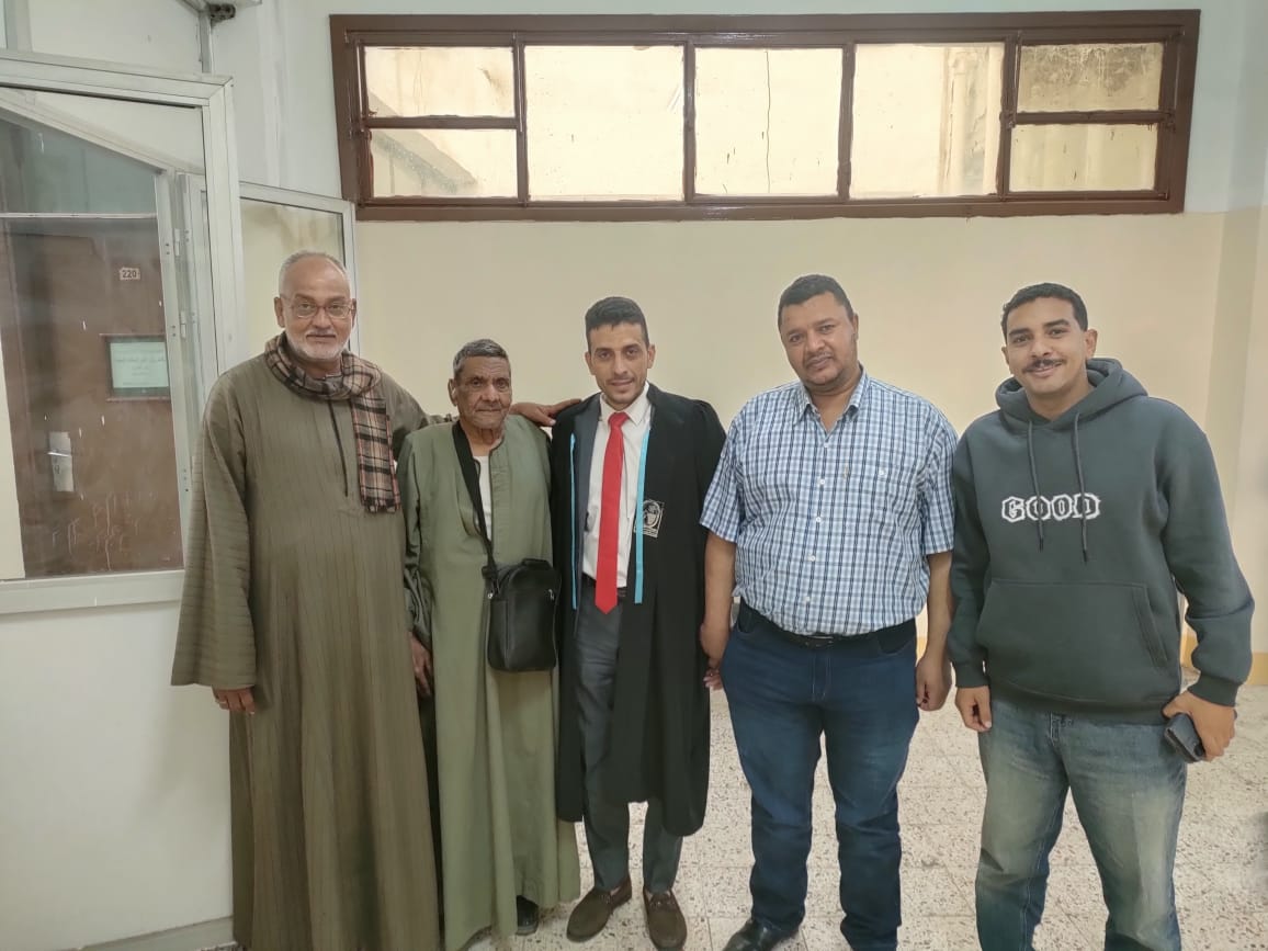 حصول الشاعر والباحث المصري حسين سعيد على درجة الدكتوراه حصول الشاعر والباحث المصري حسين سعيد على درجة الدكتوراه