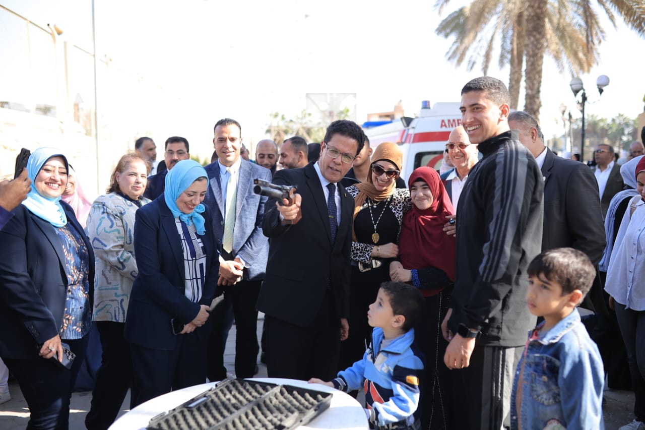 خلال المشاركة بالأنشطة الطلابية خلال المشاركة بالأنشطة الطلابية