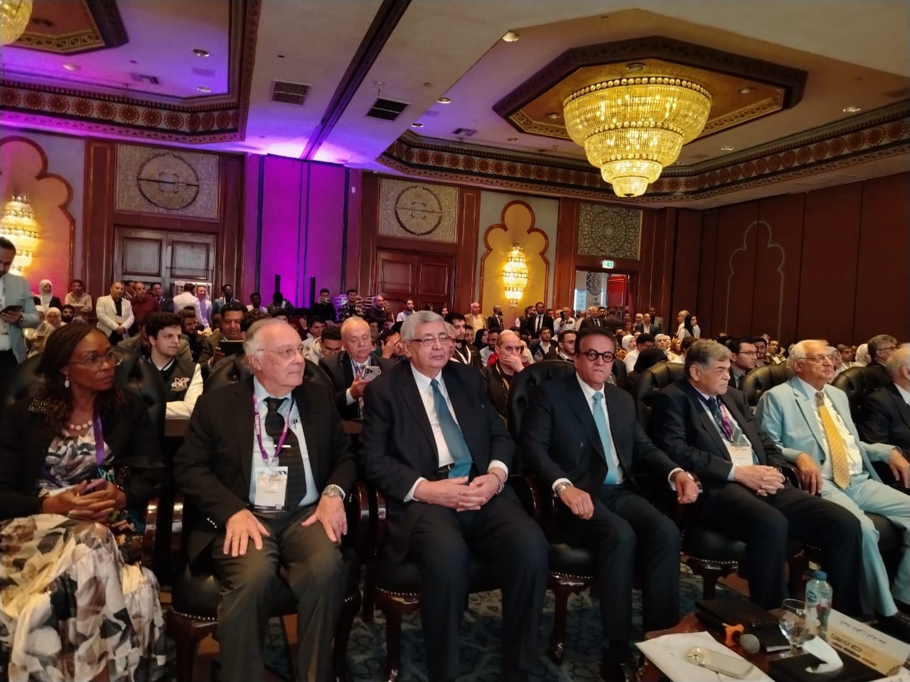 نائب رئيس الوزراء ومستشار الرئيس للصحة ودكتور أشرف حاتم ود طارق صفوت وعدد من أطباء الصدر خلال الافتتاح