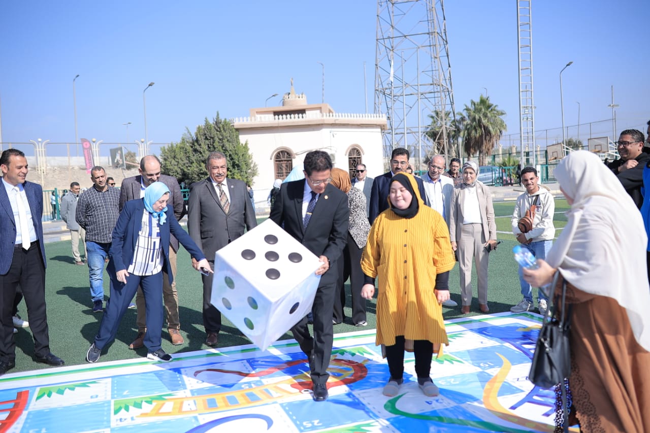 رئيس جامعة بنها يشارك بالعروض الفنية رئيس جامعة بنها يشارك بالعروض الفنية