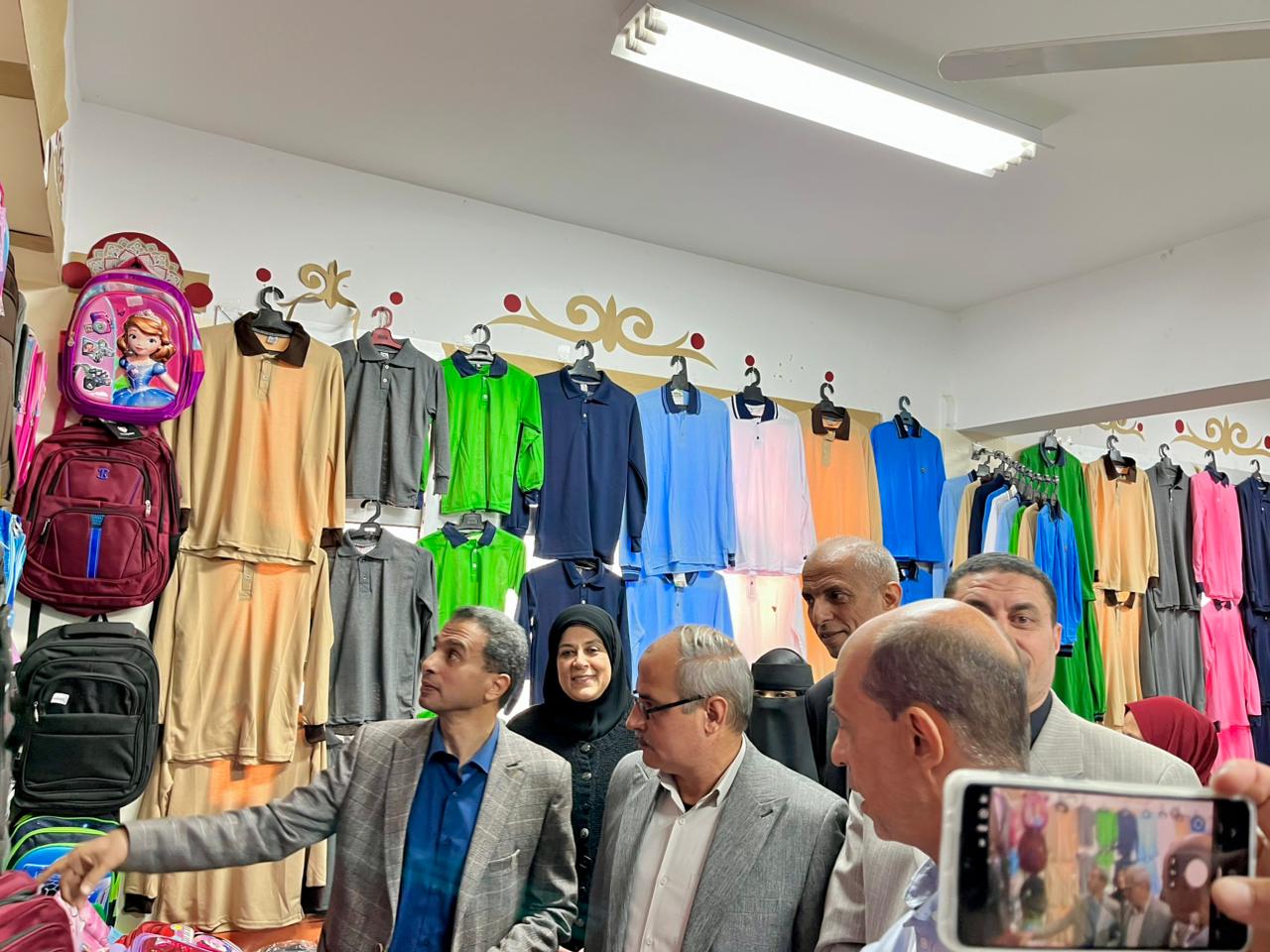 تنوع الملابس بمعرض شتاء دافئ  بتعليم كفر الشيخ
