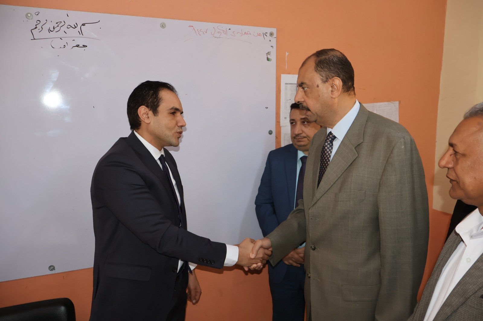 محافظ سوهاج يتفقد اللجان الانتخابية بمركزى جهينة وطهطا  (3)