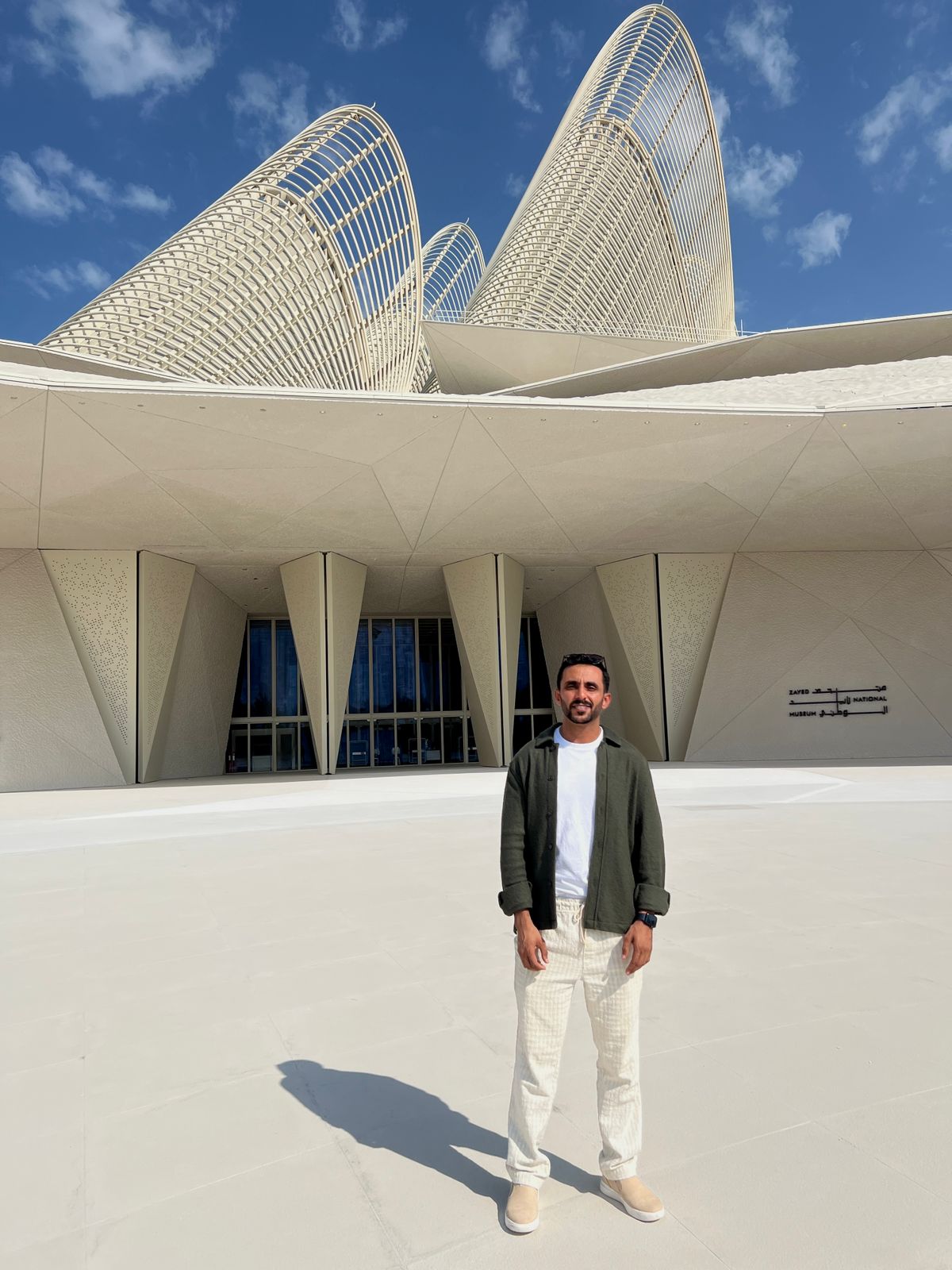 الزميل محمد أسعد داخل متحف زايد الوطني بأبوظبي  (4)