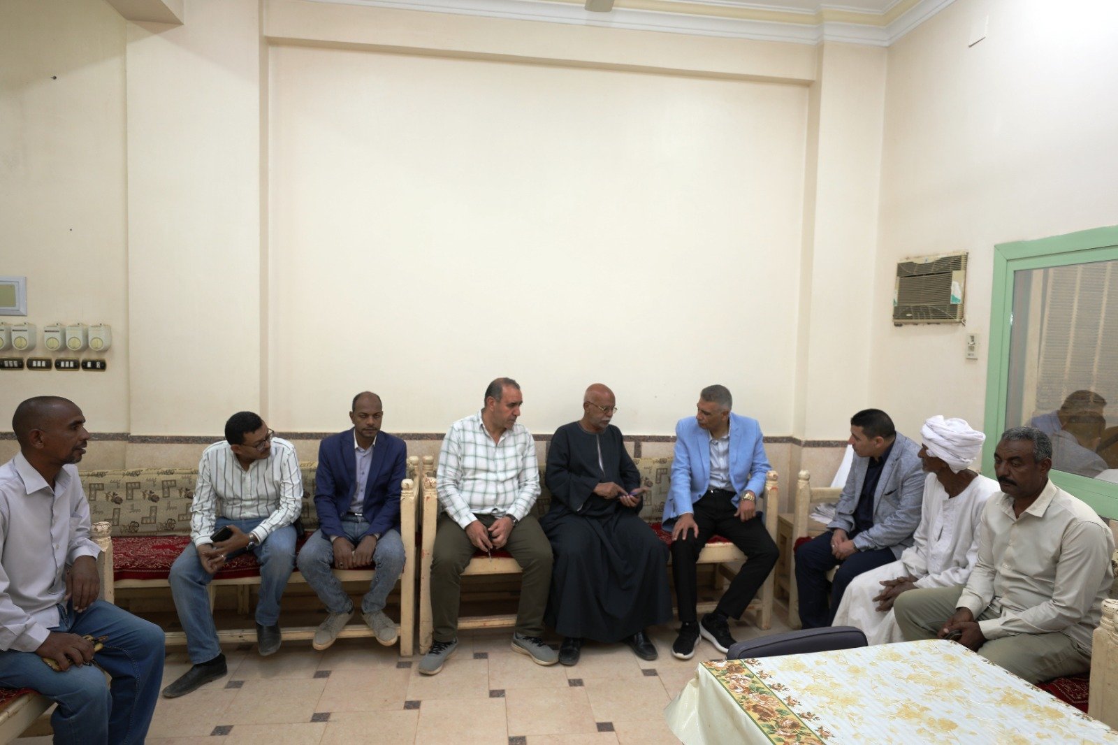 أهالى قرية فارس يرحبون بالمحافظ أهالى قرية فارس يرحبون بالمحافظ