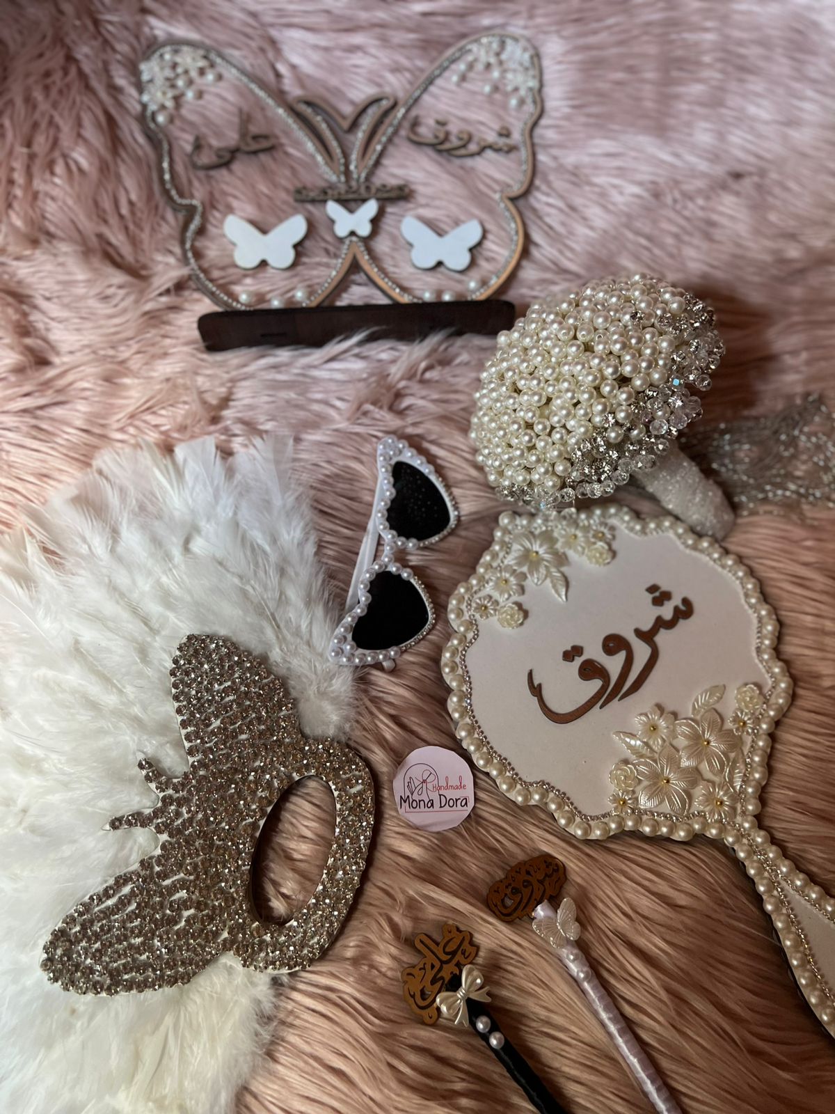 كتابة أسماء العرايس وتقديم تشكيلة متعددة لهن كتابة أسماء العرايس وتقديم تشكيلة متعددة لهن