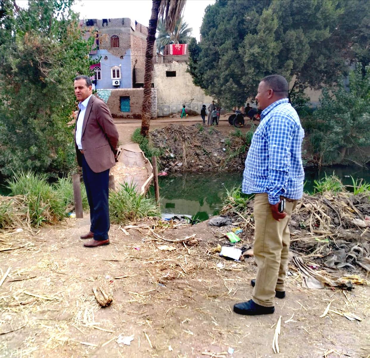 محافظ الأقصر يكلف بإنهاء معاناة تلاميذ مدرسة بالعوابد لعبورهم سقالة خطرة