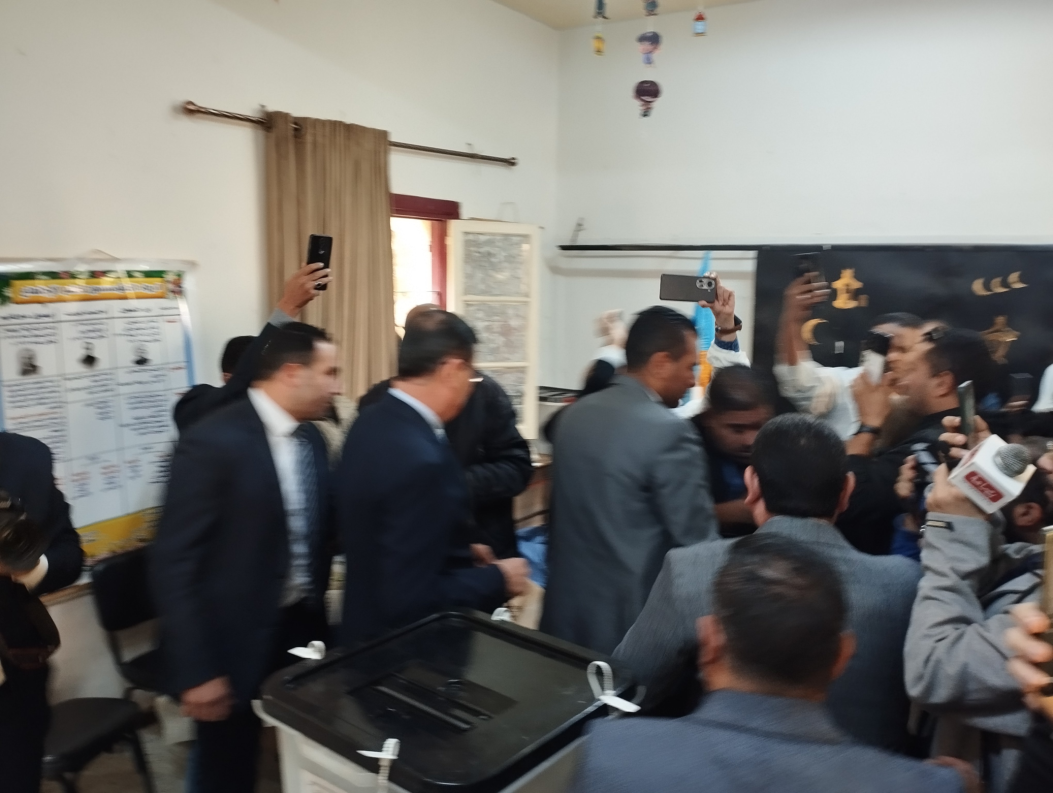 وزير  الزراعة يدلي بصوته في جولة الإعادة برمل الإسكندرية