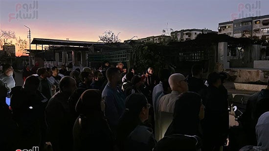 أهالى-بورسعيد-خلال-تشييع-جثمان-السباح-يوسف-محمد-(6)