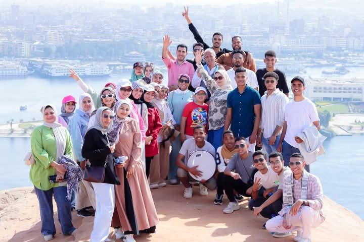 عمل بعض الفقرات الترفيهية عمل بعض الفقرات الترفيهية