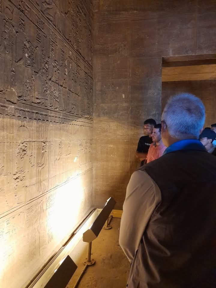 طلاب الجامعات يتعرفون علي كنوز أسوان الأثرية. طلاب الجامعات يتعرفون علي كنوز أسوان الأثرية.