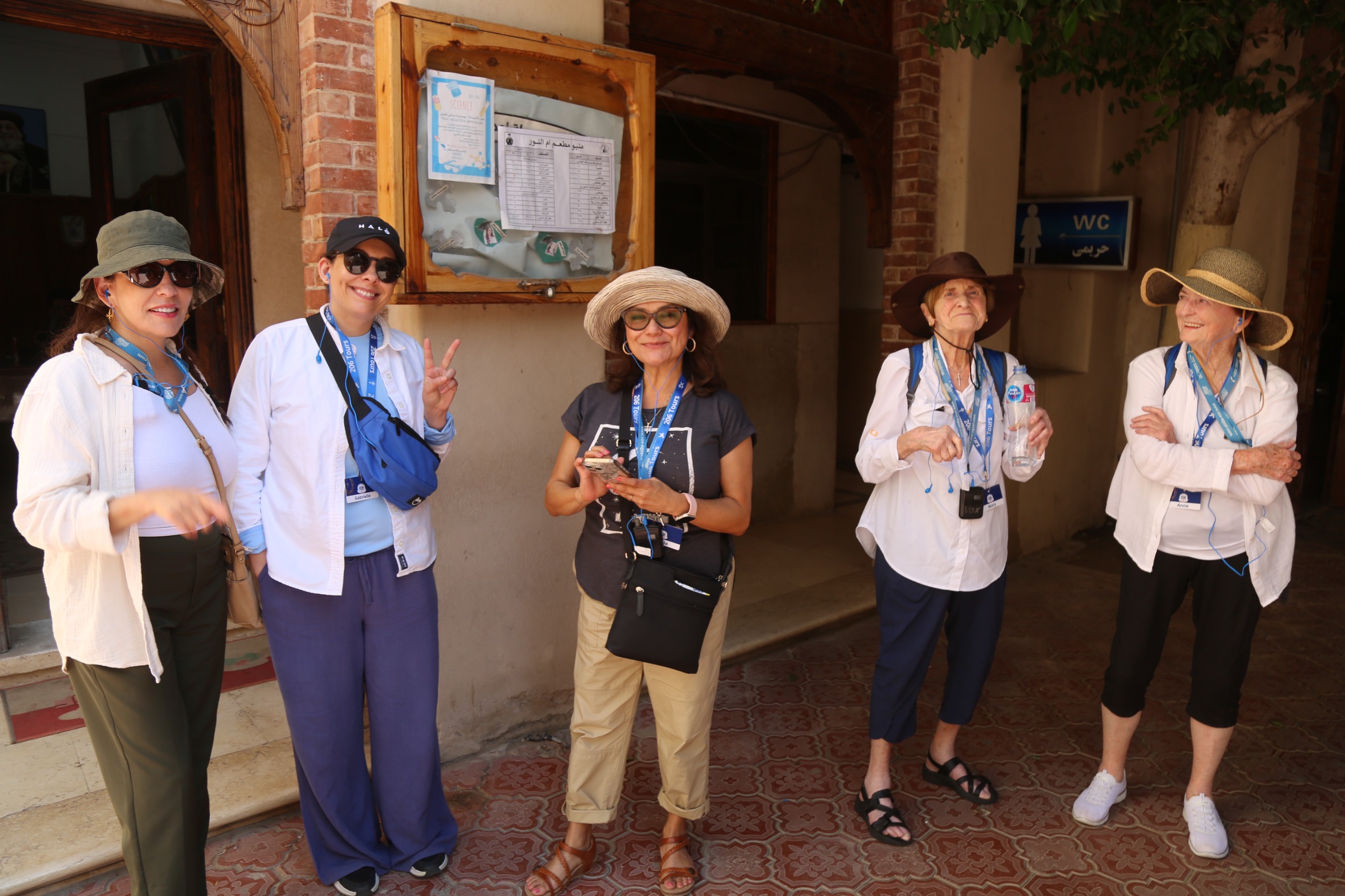 وفد سياحي أمريكي يزور كنيسة سخا وفد سياحي أمريكي يزور كنيسة سخا