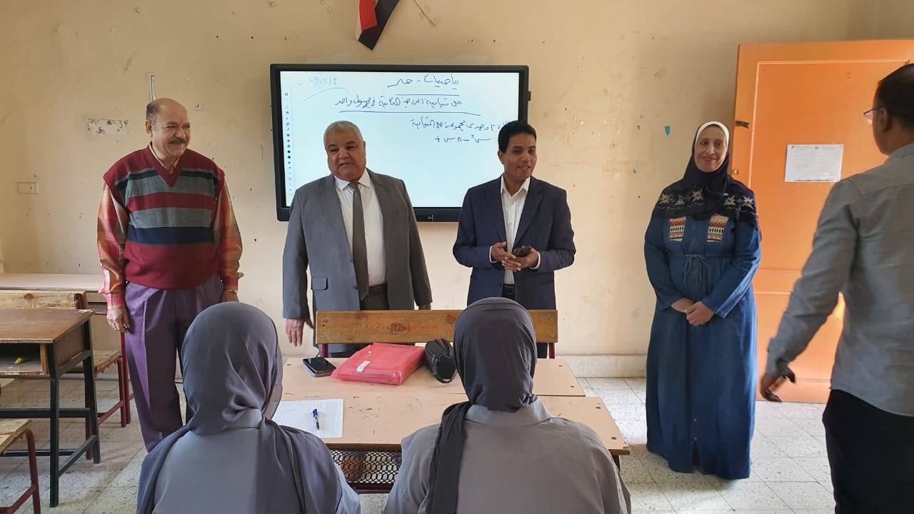 قيادات التعليم والصحة بالأقصر يقودان جولات للتوعية الصحية في عدد من المدارس