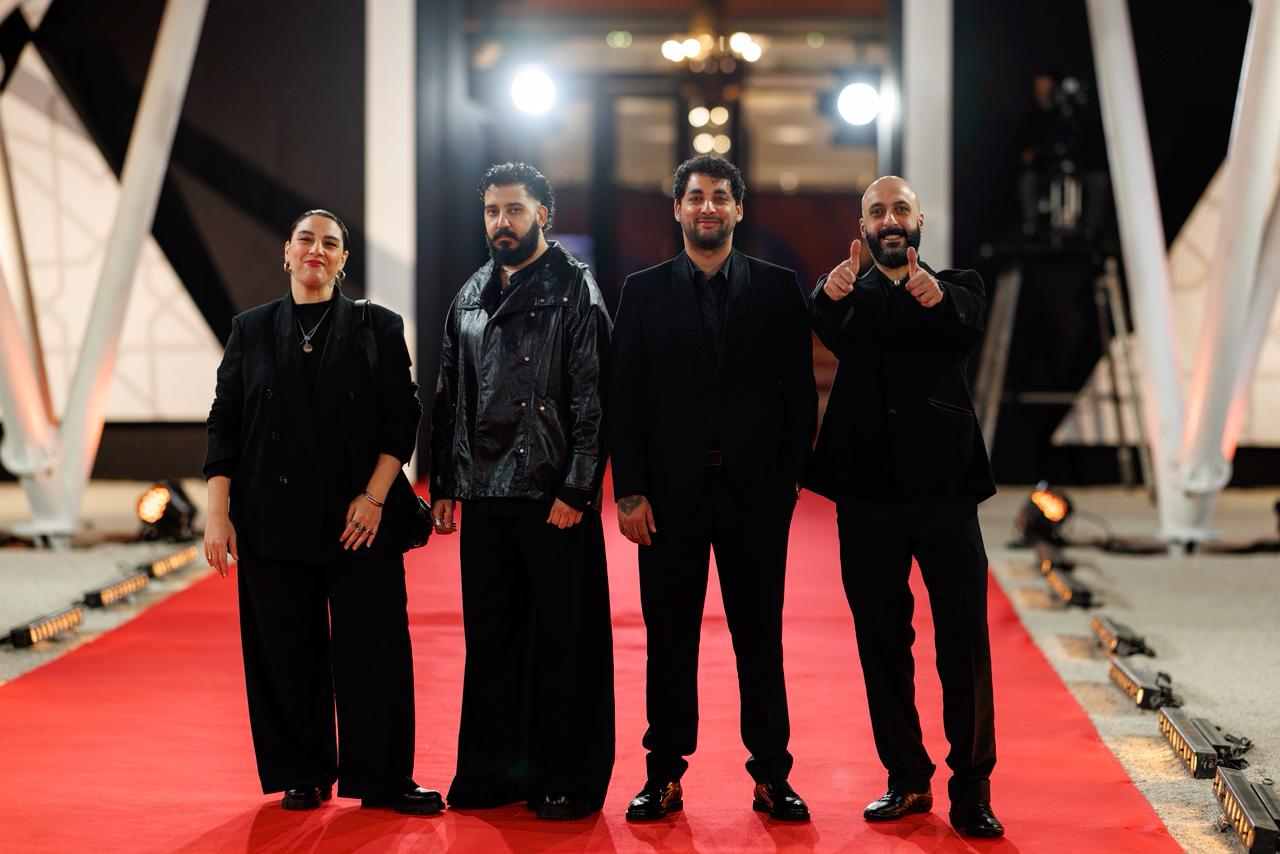 ابطال فيلم عائشة لا تستطيع الطيران