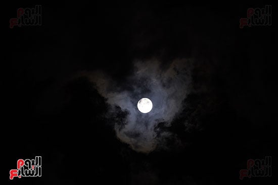 القمر العملاق فى سماء القاهرة