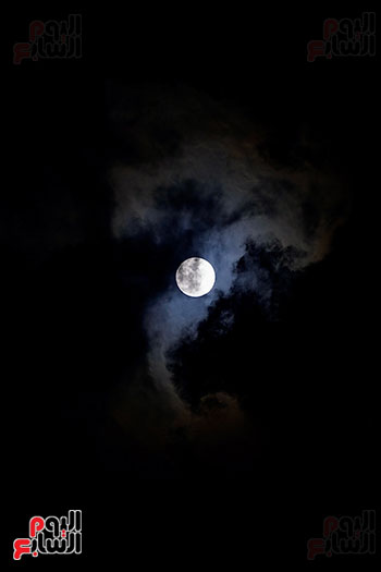 القمر العملاق