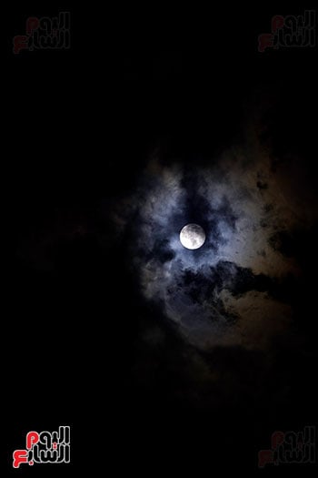 القمر العملاق من سماء القاهرة