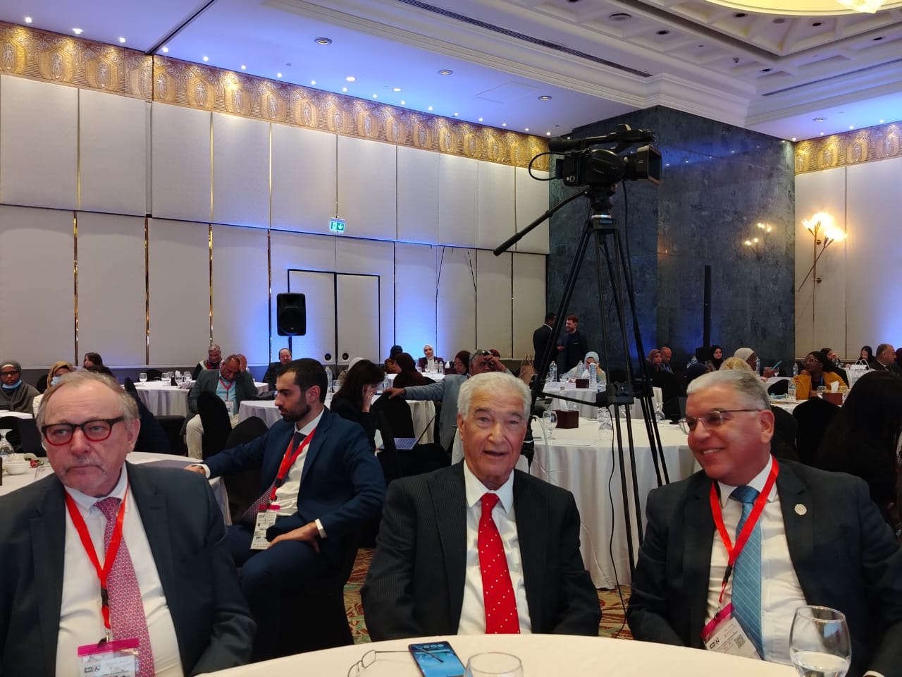 أطباء الاورام خلال المؤتمر