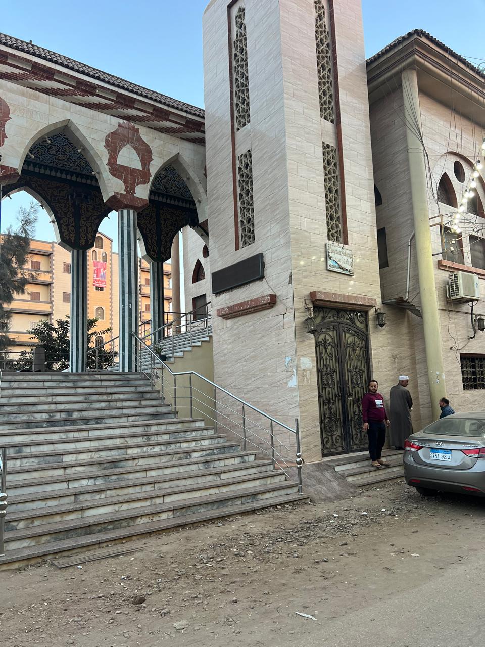 مسجد علي مساحة كبيرة ومجهز من أعمالها الخيرية