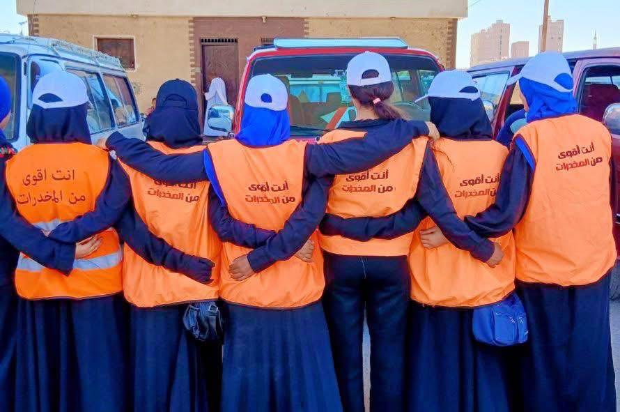 جانب من أنشطة المتطوعين  لرفع الوعى بخطورة تعاطى المواد المخدرة