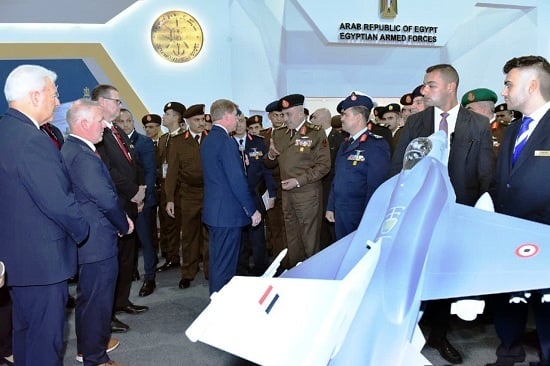 وزير الدفاع والفريق أحمد خليفة يعقدان عدد من اللقاءات الثنائية (1)