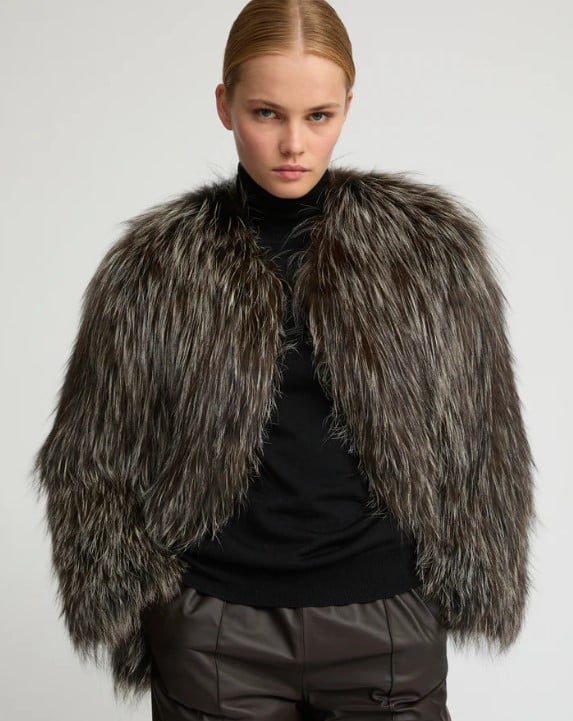 جاكيت فرو أسود