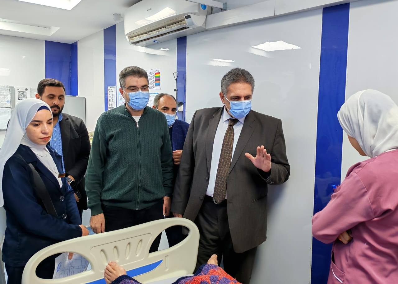 متابعة حالة المرضى بالعنايات