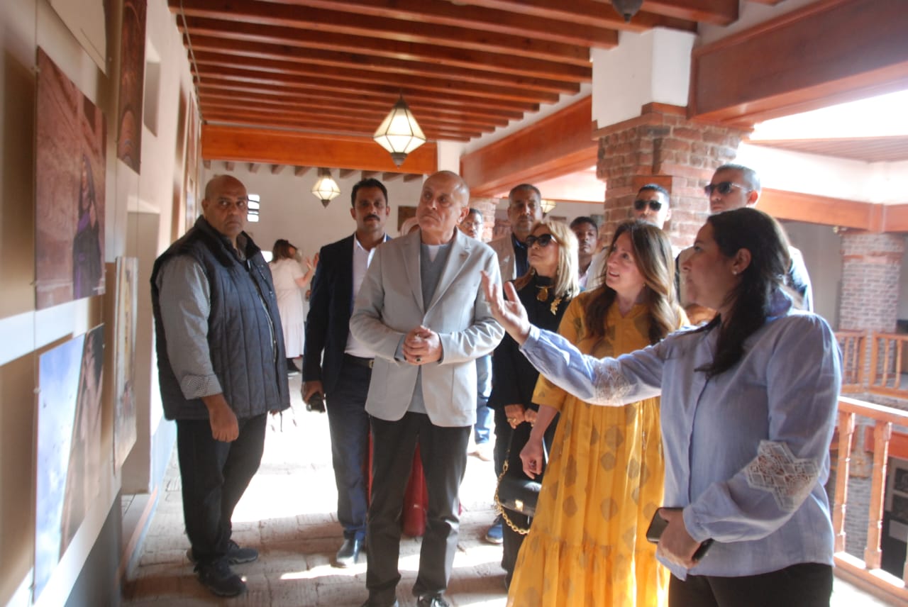 شرح معرض التاريخ والتراث الإسناوى للمحافظ والسفيرة شرح معرض التاريخ والتراث الإسناوى للمحافظ والسفيرة