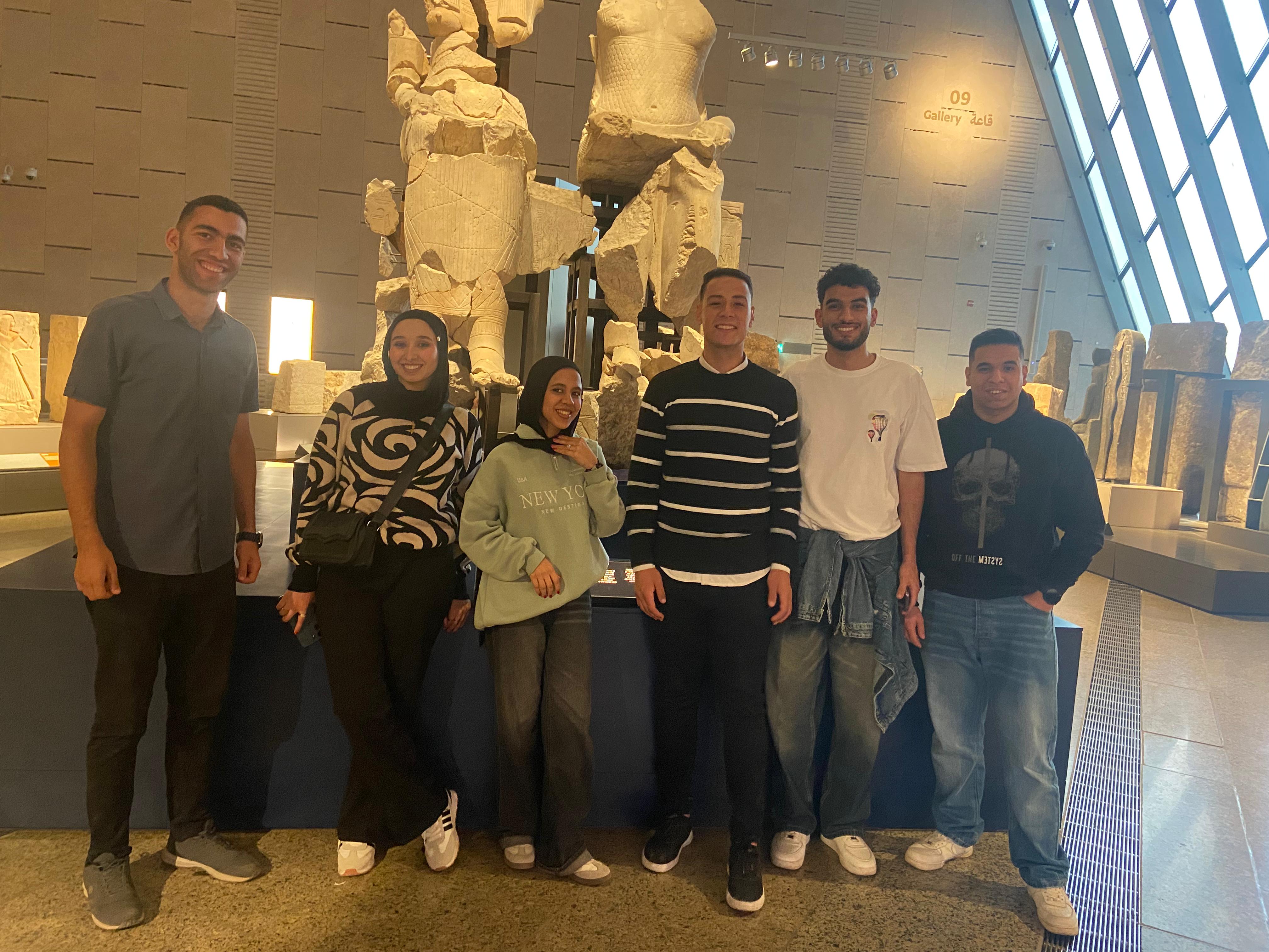 طلاب داخل المتحف المصري