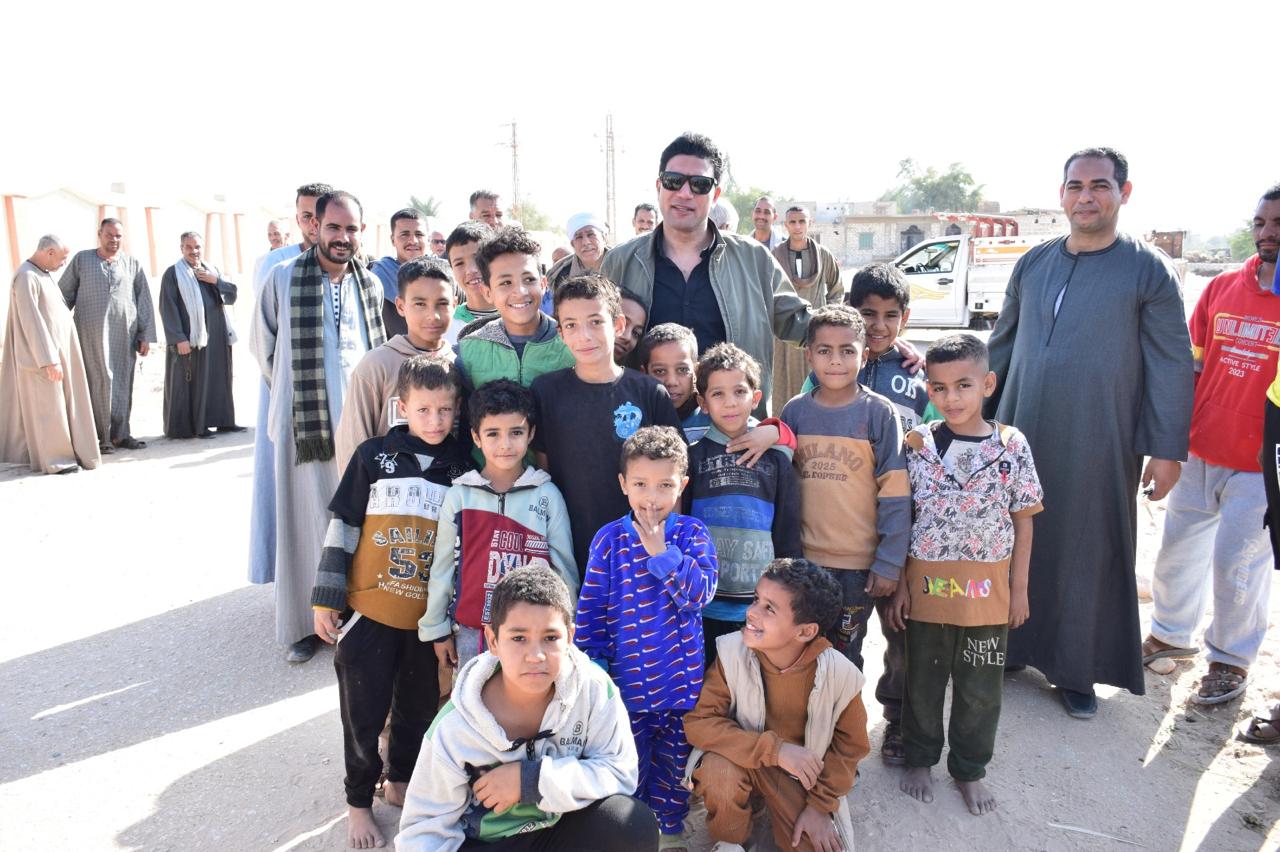 صورة تذكارية مع نائب المحافظ صورة تذكارية مع نائب المحافظ