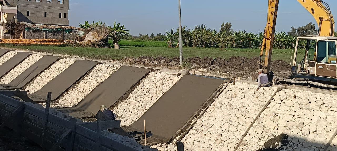 تبطين ترعة منشية قبريط بفوه تبطين ترعة منشية قبريط بفوه