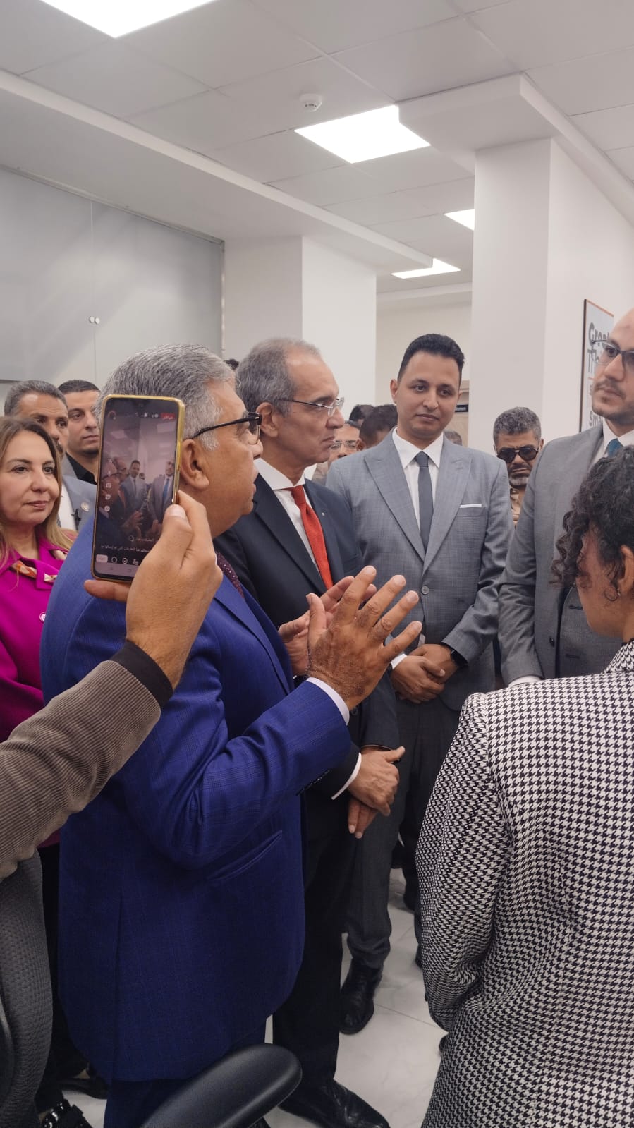 وزير الاتصالات يتفقد مقر شركة القمم المتخصصة في حلول التحول الرقمي بالمنصورة