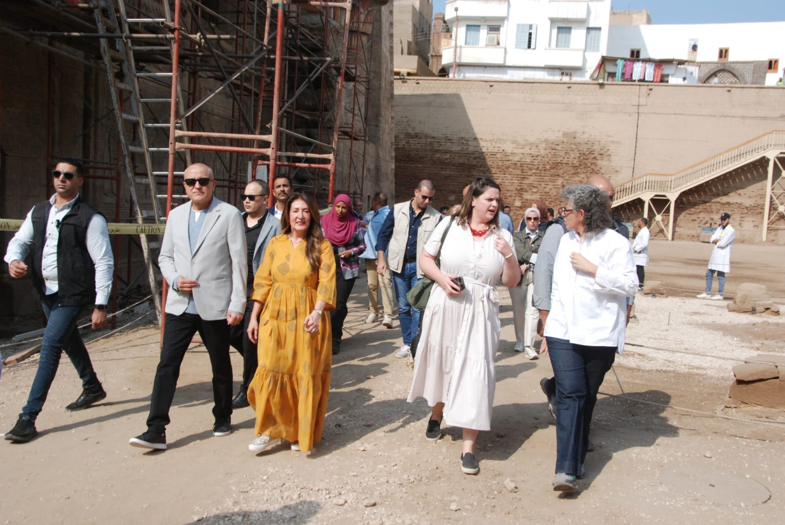 السفيرة الأمريكية تتابع خطة تطوير معبد خنوم التاريخى بمدينة إسنا السفيرة الأمريكية تتابع خطة تطوير معبد خنوم التاريخى بمدينة إسنا