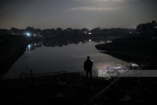 تجمع كبير لمياه الأمطار والفيضانات التى تضرب غزظة تجمع كبير لمياه الأمطار والفيضانات التى تضرب غزظة