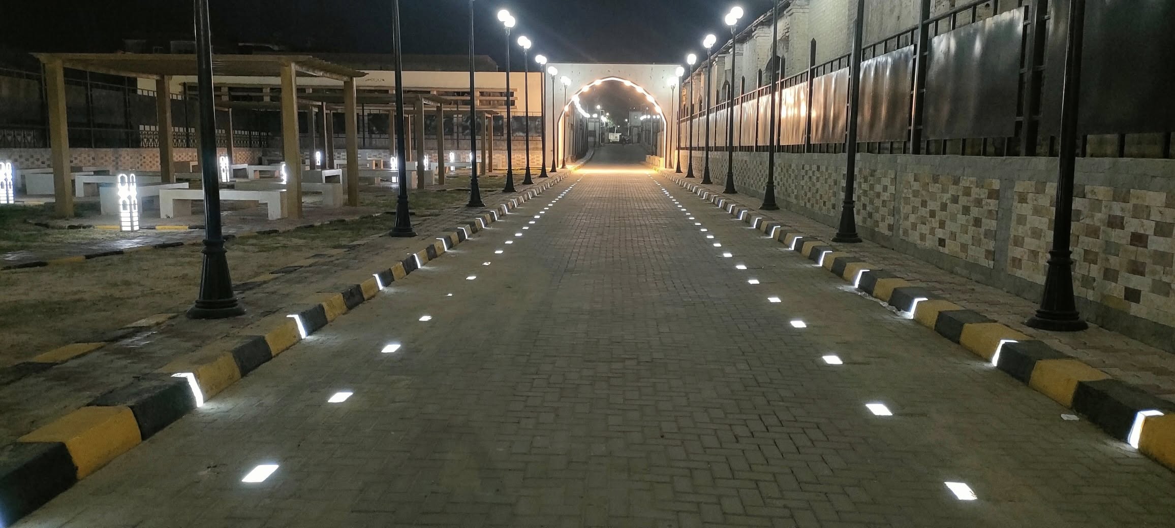 مسار العائلة لوحة ابداعية