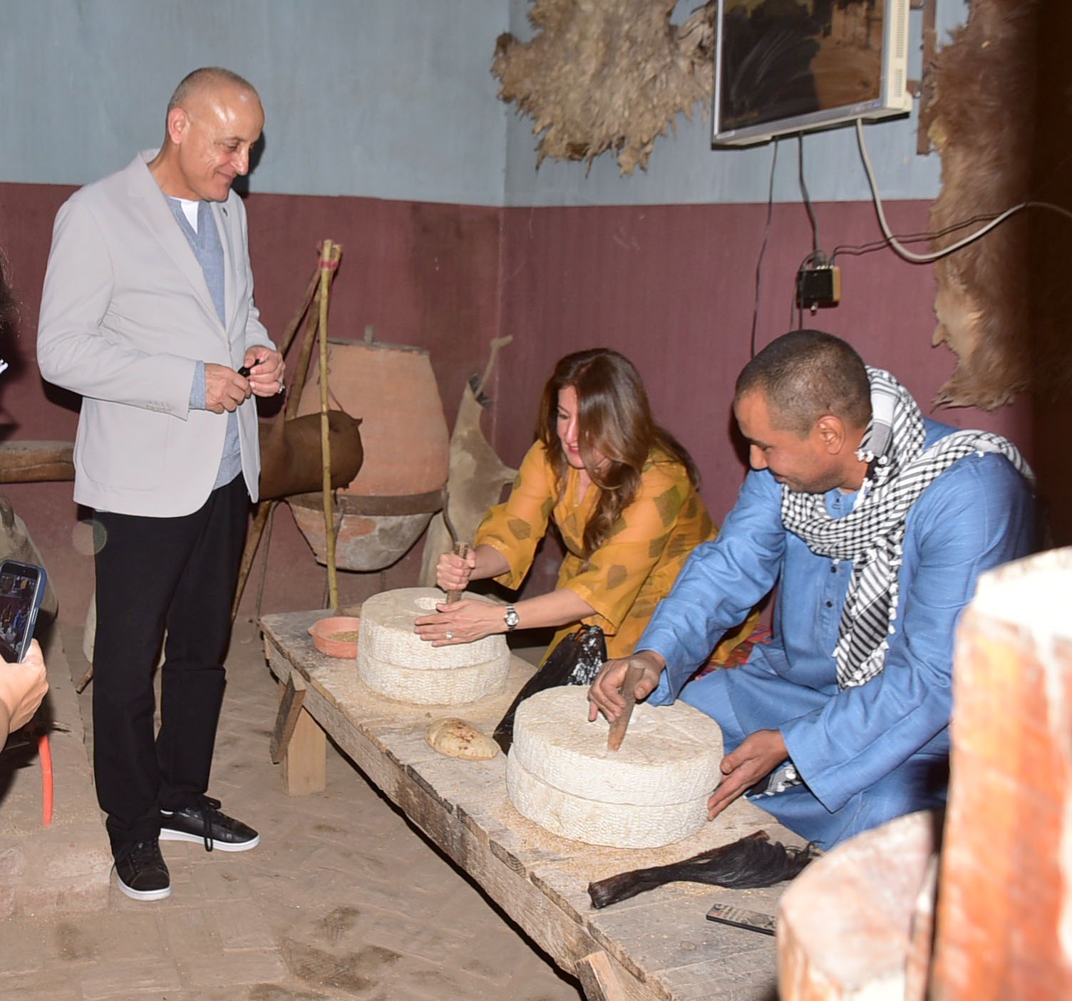 استمتاع السفيرة الأمريكية في مشروعات إسنا التاريخية جنوب الأقصر