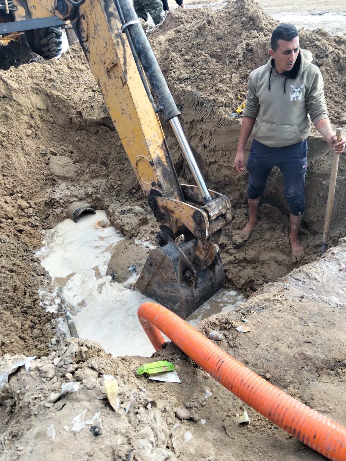 صيانة وتطوير خط مياه 10 بوصة بقرية الضوافرة صيانة وتطوير خط مياه 10 بوصة بقرية الضوافرة