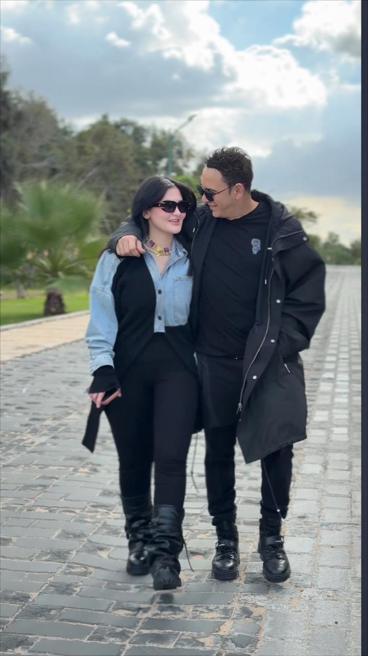 النجم مصطفى قمر مع زوجته فى الكليب الجديد