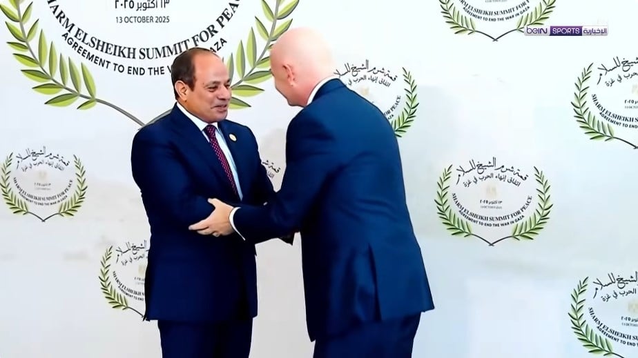 الرئيس عبد الفتاح السيسي يستقبل جياني إنفانتينو رئيس الفيفا الرئيس عبد الفتاح السيسي يستقبل جياني إنفانتينو رئيس الفيفا