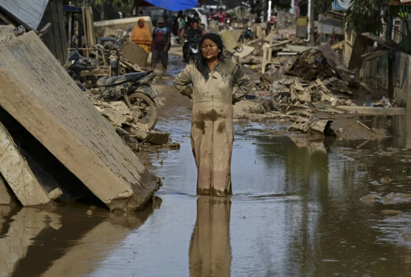 سيدة وسط المياه